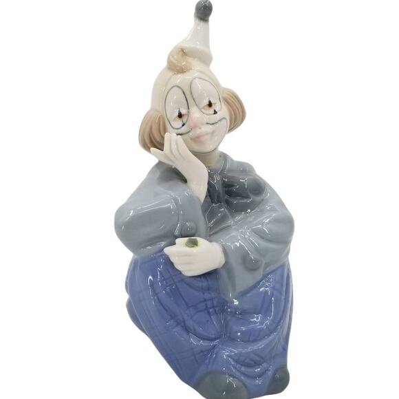 Porcelana de Cuernavaca Blue Porcelain Clown Statue Signed Mexican Pottery - Picture 1 of 7